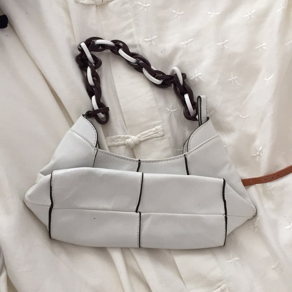 White leather bag with brown accents and chain - Picture 2 of 3